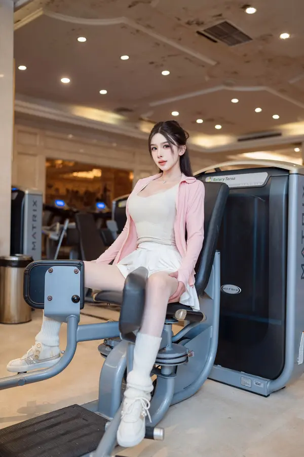 Vol. 0408 李丽莎《私购流出》(90P)