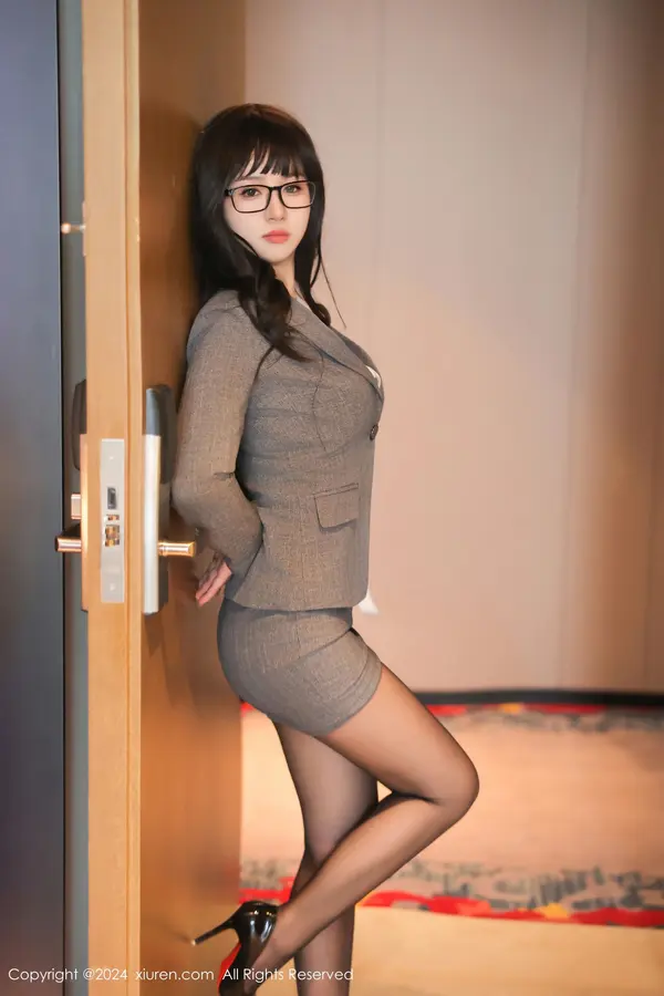 Vol. 08496 金小依(83P)