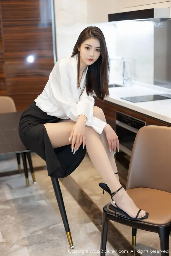 Vol. 04869 可乐Vicky(71P)