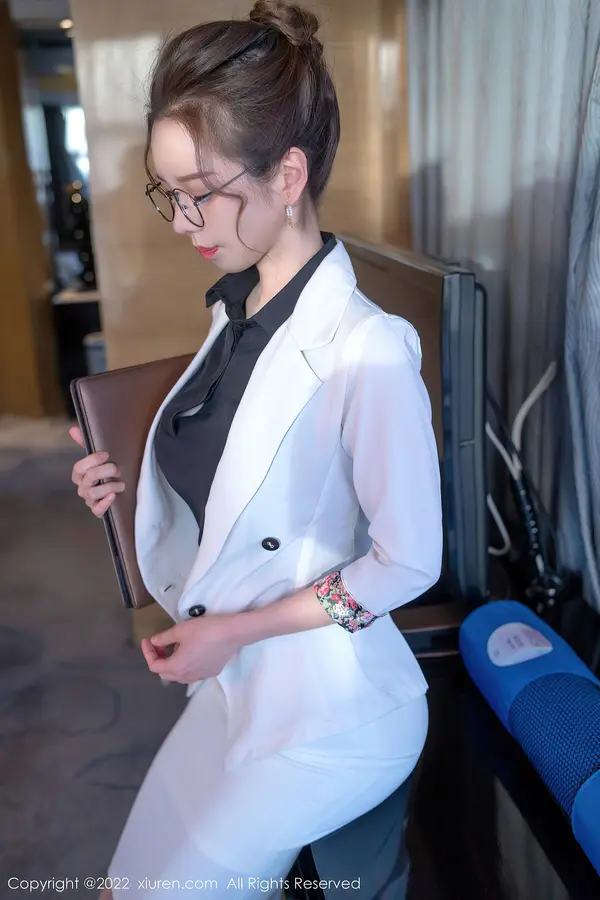 Vol. 04917 大美媚京(64P)