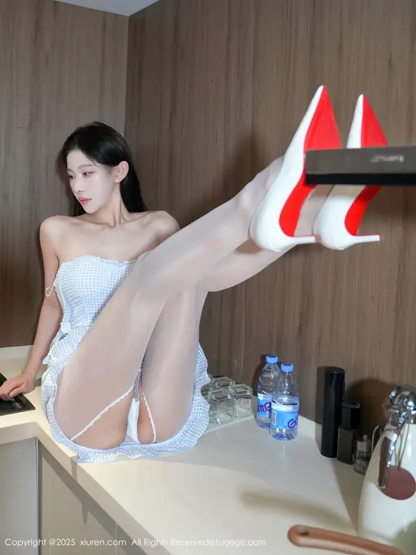 Vol. 11026 梨霜儿(72P)