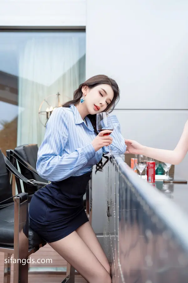Vol. 0323 李丽莎《私购流出》(90P + 4V)