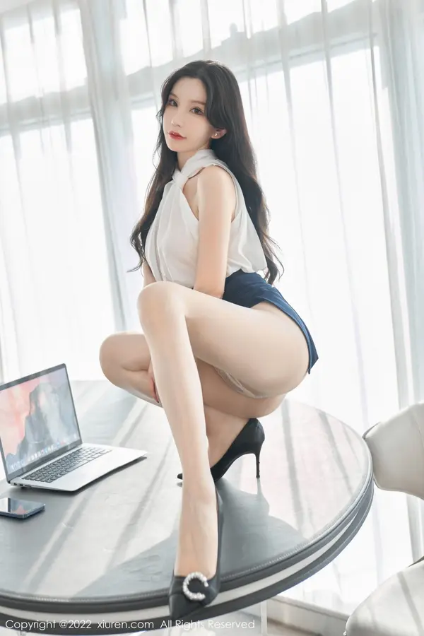 Vol. 05948 周于希Sally(71P)