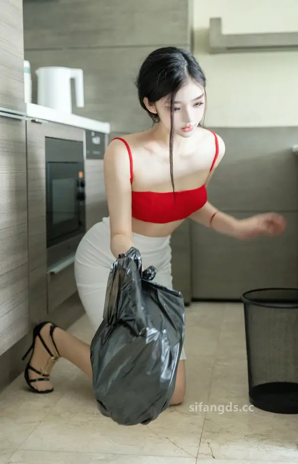 Vol. 8794 龙雪儿《私购流出》(61P + 1V)