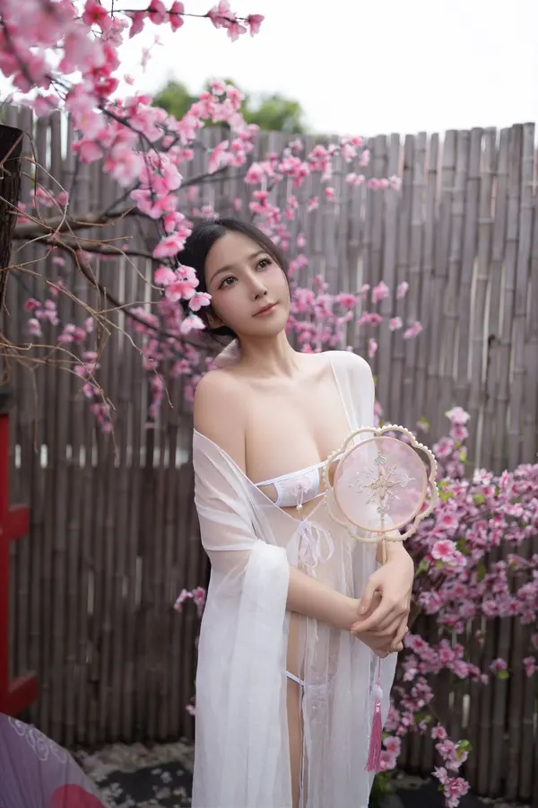 Vol. 8927 鱼子酱Fish《花想容》(120P)
