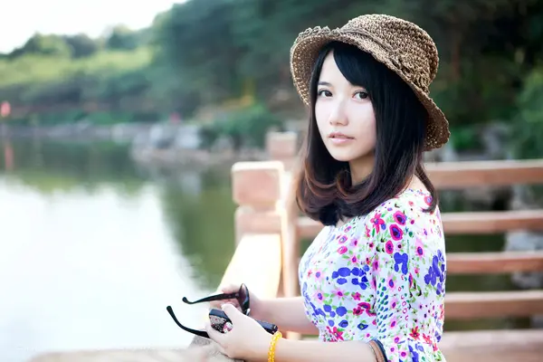 Vol. 00053 默漠无荢(100P)