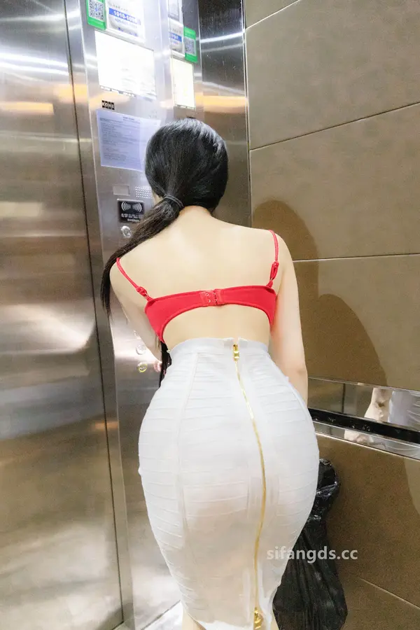 Vol. 8794 龙雪儿《私购流出》(61P + 1V)