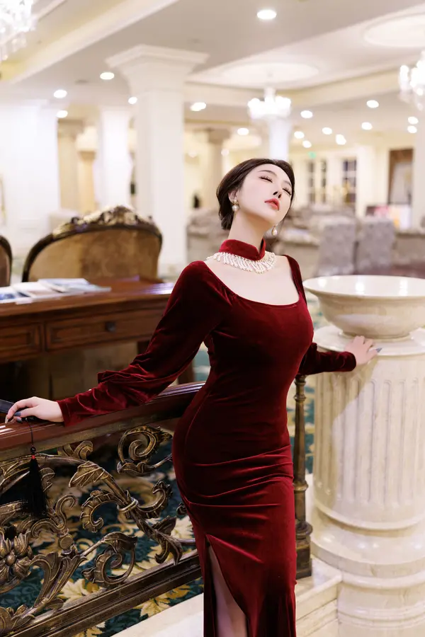 Vol. 9831 杨晨晨《私购流出》(114P + 1V)