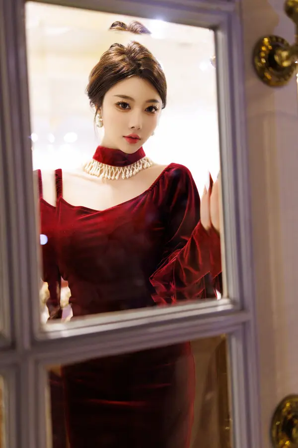 Vol. 9831 杨晨晨《私购流出》(114P + 1V)