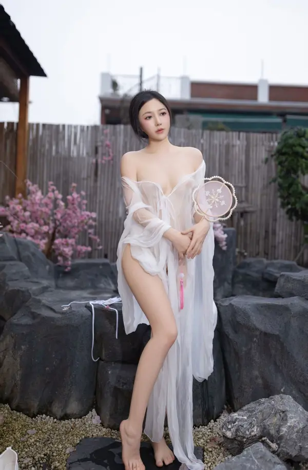 Vol. 8927 鱼子酱Fish《花想容》(120P)