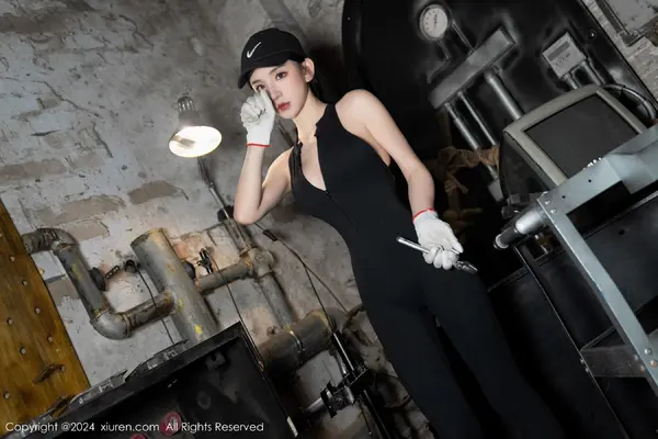 Vol. 08027 周于希Sally(100P)