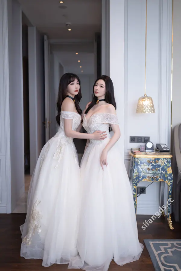 Vol. 9240 小逗逗&陆萱萱《私购流出》(100P + 1V)