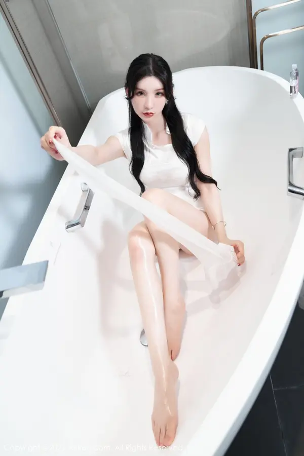 Vol. 05701 周于希Sally(76P)