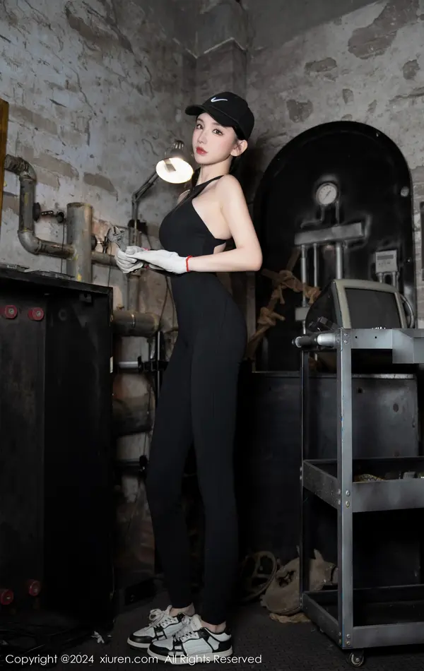 Vol. 08027 周于希Sally(100P)