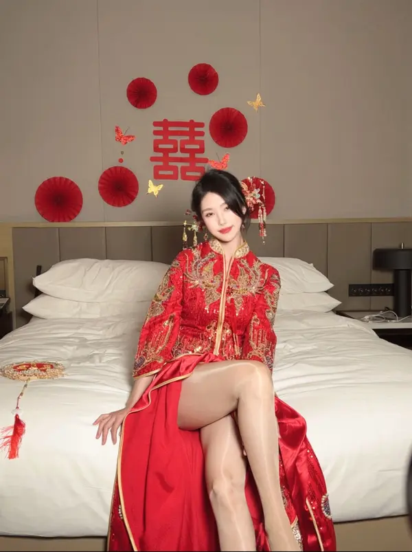 Vol. 8376 利世《私购流出》(54P + 2V)