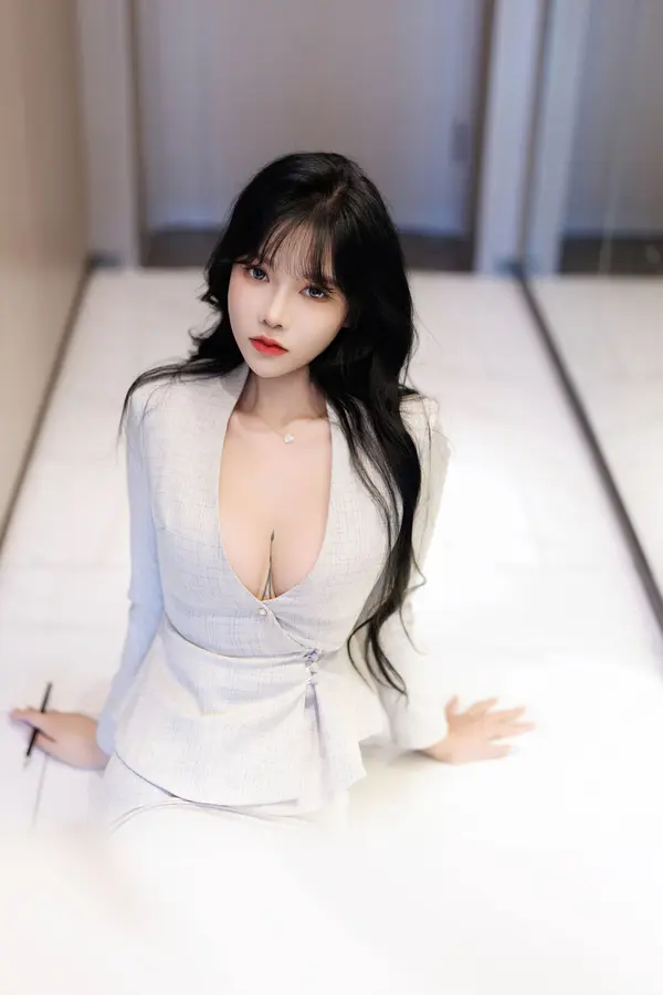 Vol. 9398 娜比《私购流出》(153P + 2V)