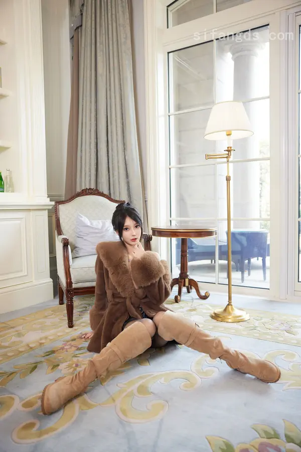 Vol. 9919 玥儿玥er《私购流出》(91P + 5V)
