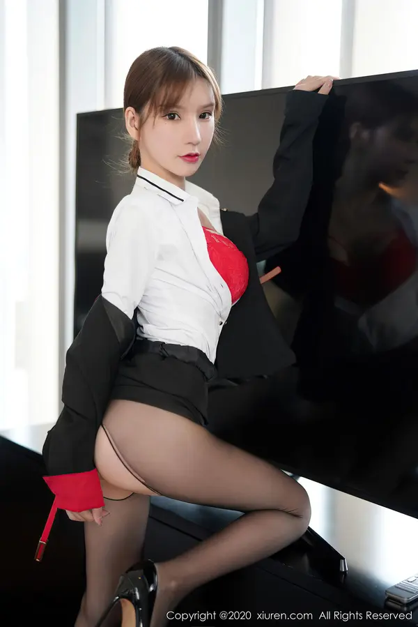 Vol. 02915 周于希Sandy(107P)