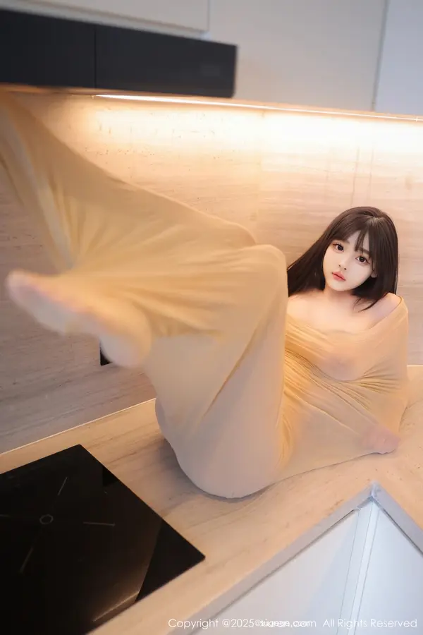 Vol. 09825 余安安(84P)