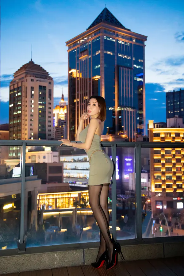 果儿Victoria《暮色春光》(58P)