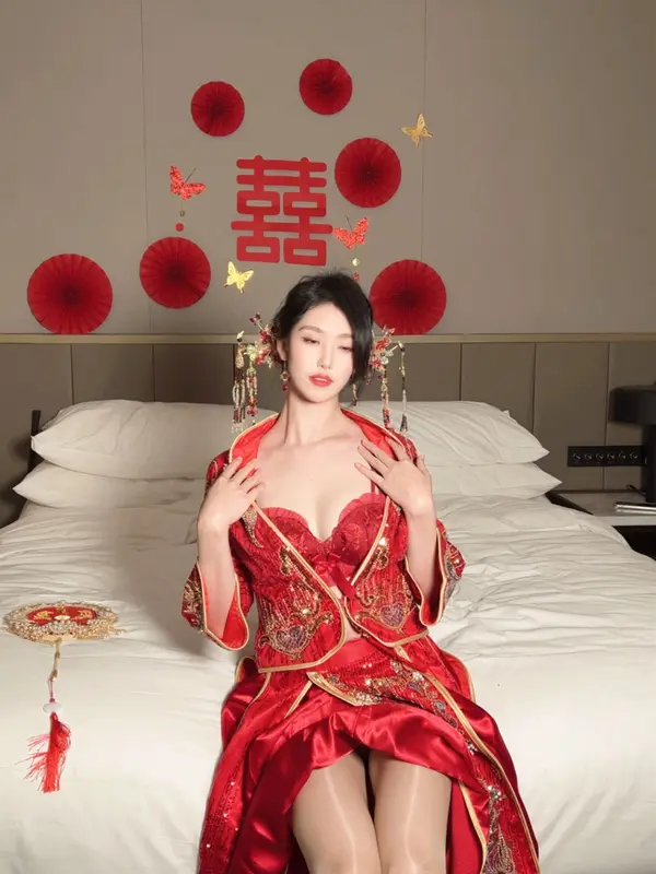Vol. 8376 利世《私购流出》(54P + 2V)