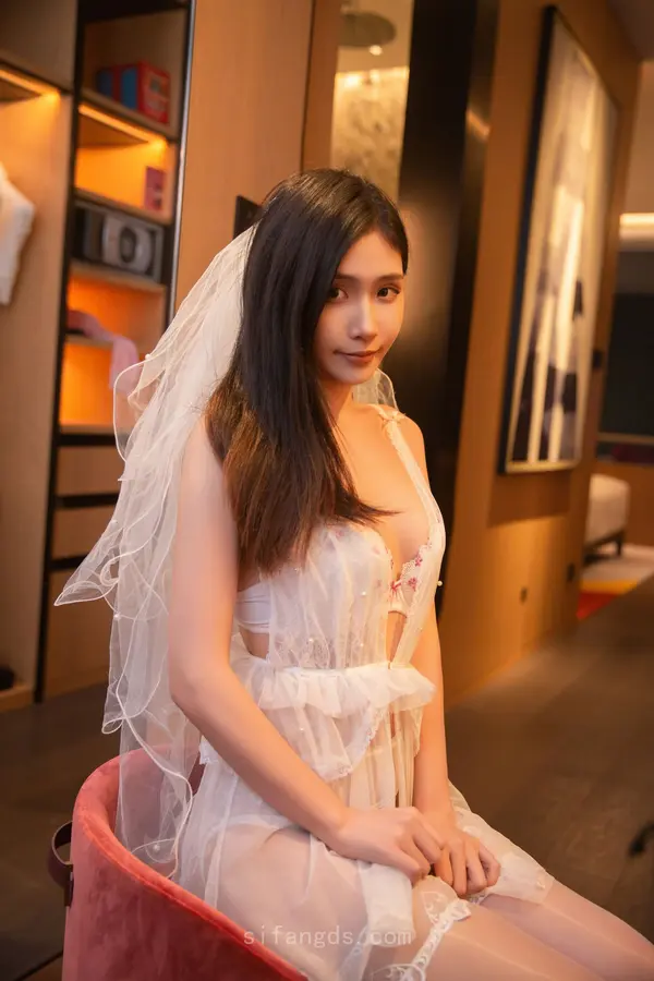 Vol. 09272 刘婷婷《私购流出》(80P + 3V)
