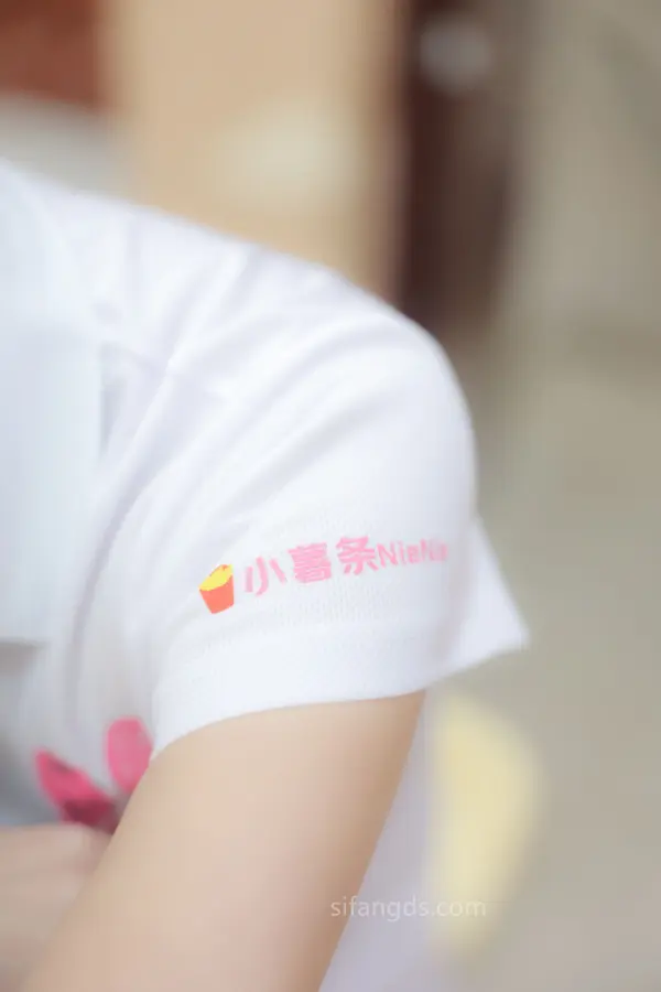Vol. 8118 小薯条nienie《私购留出》(80P + 2V)