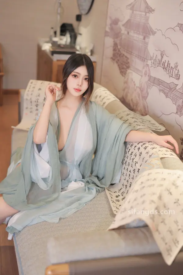 Vol. 8937 蛋蛋宝《私购流出》(83P + 4V)