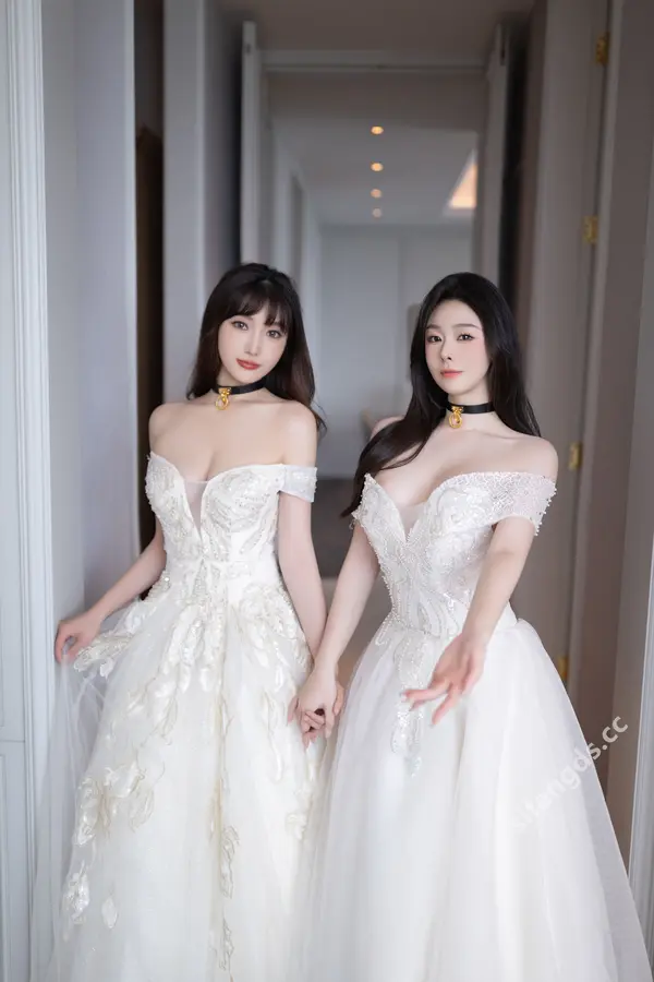 Vol. 9240 小逗逗&陆萱萱《私购流出》(100P + 1V)