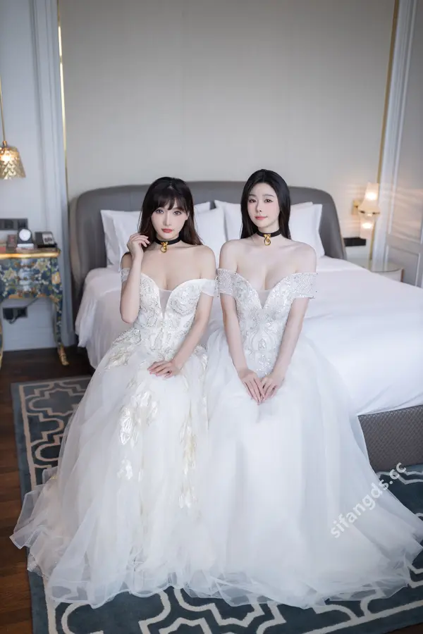 Vol. 9240 小逗逗&陆萱萱《私购流出》(100P + 1V)