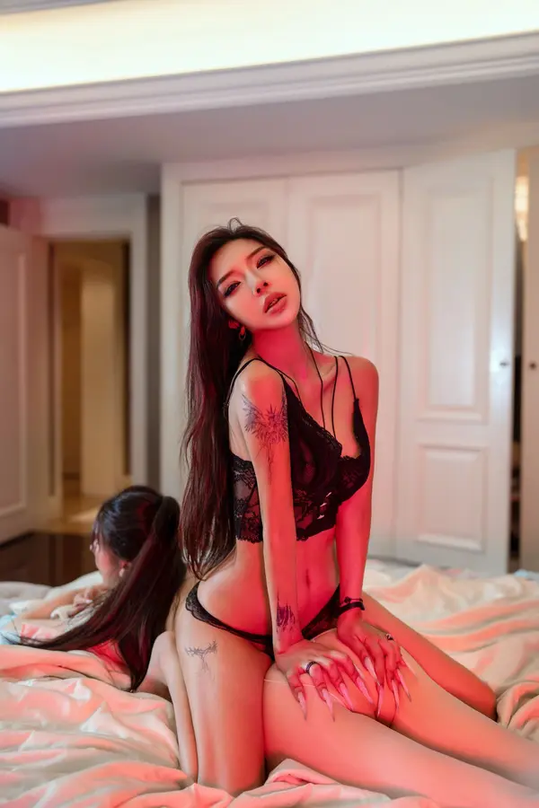 Vol. 0408 李丽莎《私购流出》(90P)
