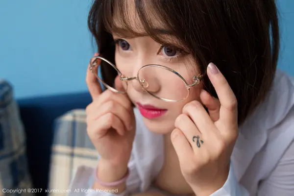 Vol. 00678 兜豆靓Youlina(56P)