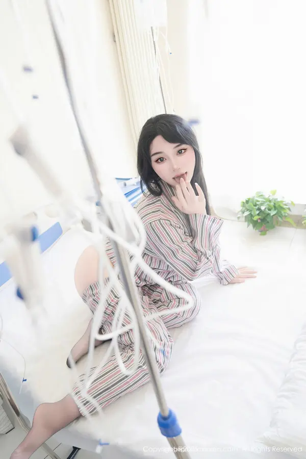 Vol. 10648 汐汐爱吃草莓(81P)