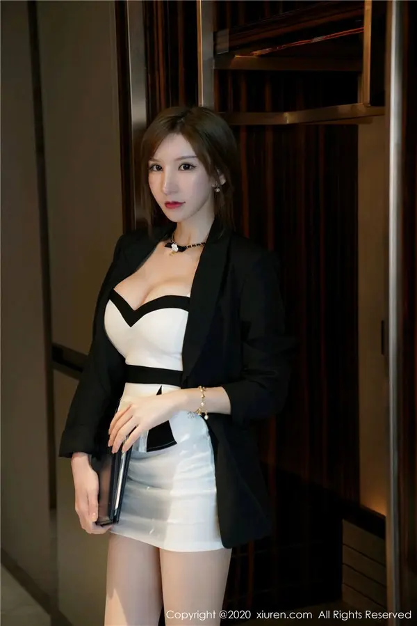 Vol. 02885 周于希Sandy(114P)