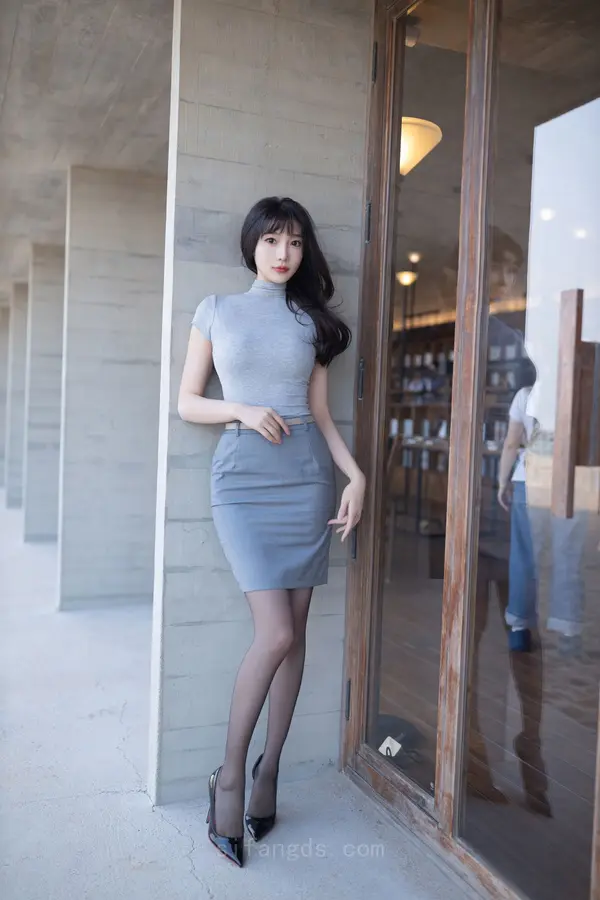Vol. 9450 陆萱萱《私购流出》(90P + 1V)