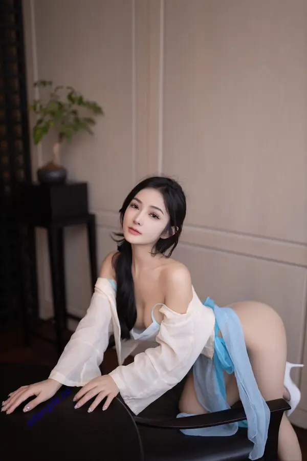 Vol. 08691 谭小灵《私购流出》(89P + 2V)