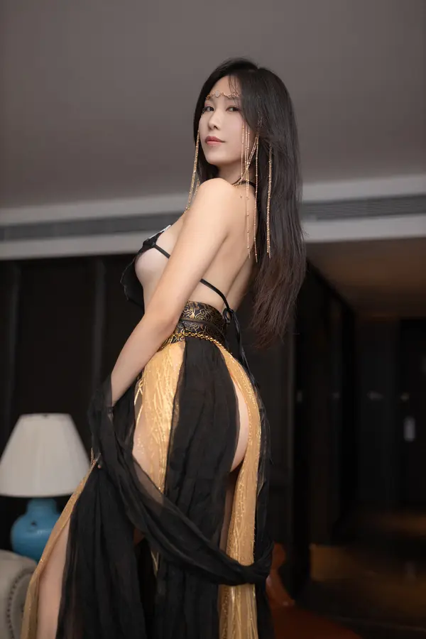 抖娘·利世《黑金西域》(81P)