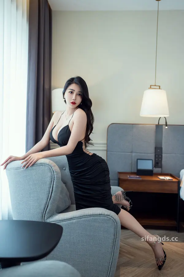 Vol. 0240 李若汐《私购流出》(84P + 4V)