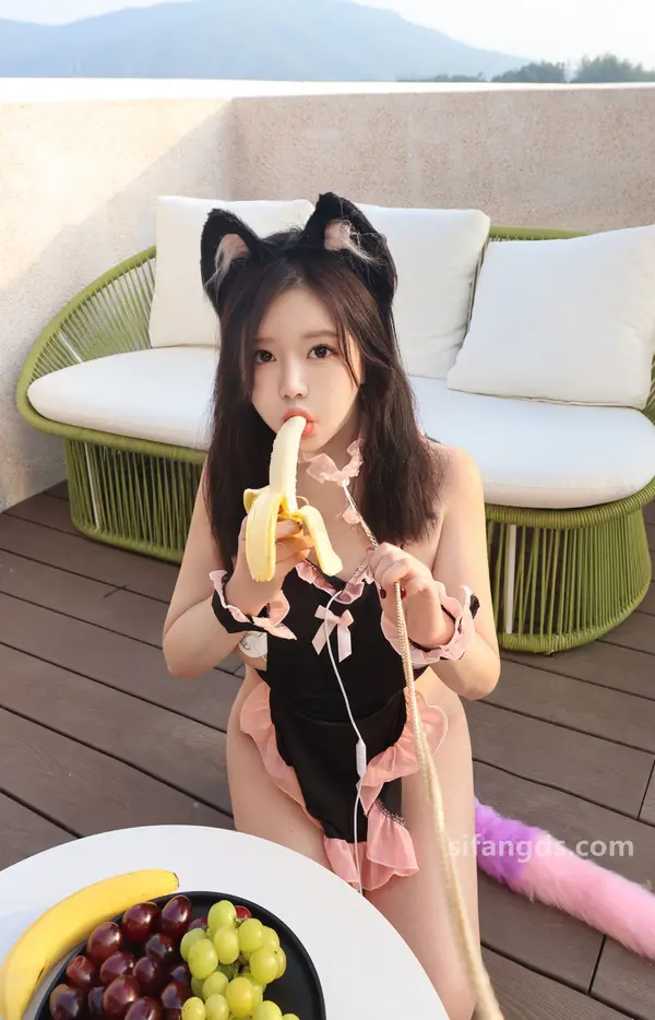 小薯条nienie《私购流出》(63P + 1V)