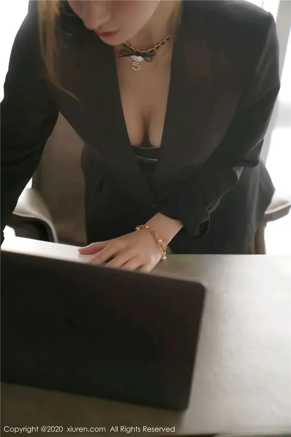 Vol. 02885 周于希Sandy(114P)