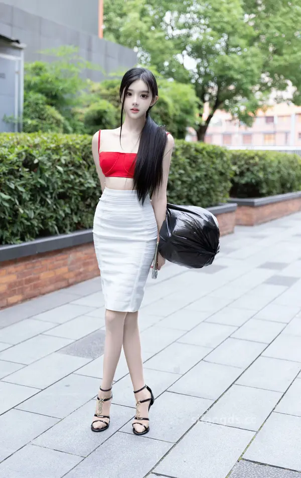 Vol. 8794 龙雪儿《私购流出》(61P + 1V)