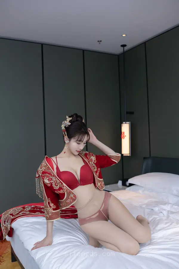 Vol. 9770 陆萱萱《私购流出》(92P + 2V)