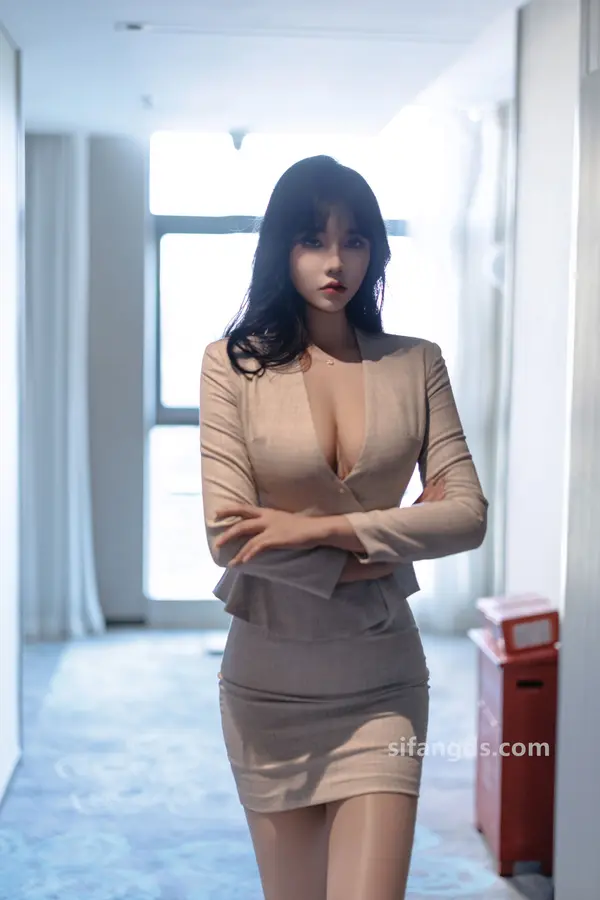 Vol. 9398 娜比《私购流出》(153P + 2V)