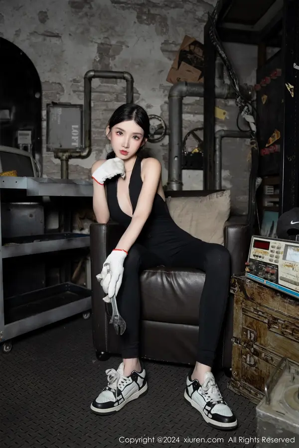 Vol. 08027 周于希Sally(100P)