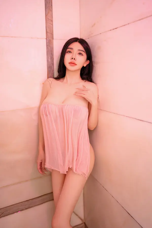 Vol. 0306 潘思沁《私购流出》(88P)