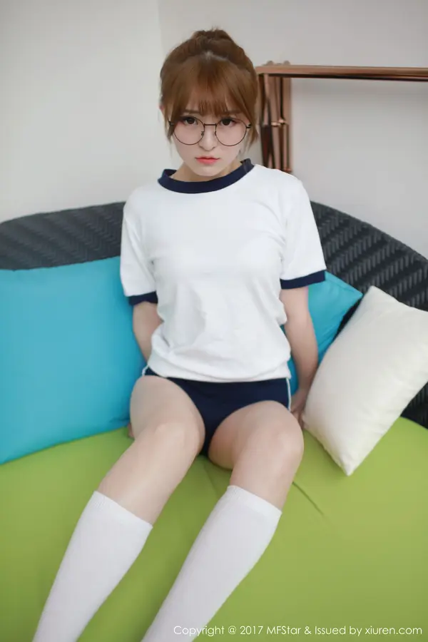 Vol. 0090 伊小七MoMo(52P)