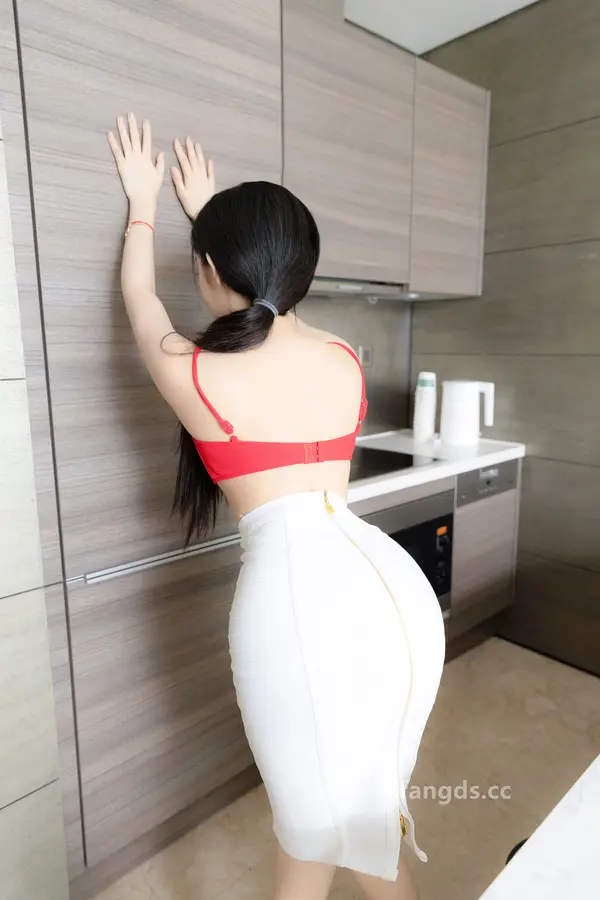 Vol. 8794 龙雪儿《私购流出》(61P + 1V)
