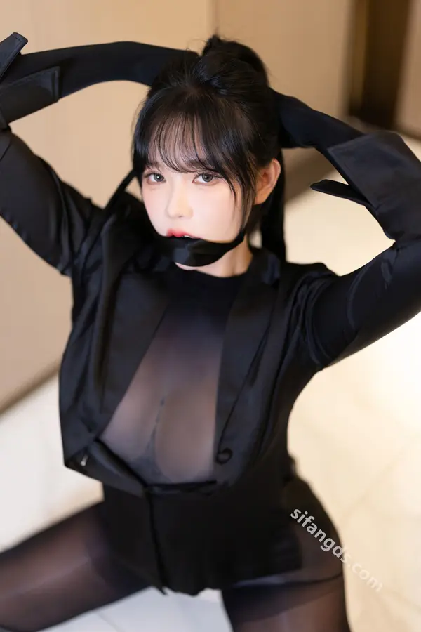Vol. 9275 娜比《私购流出》(161P + 6V)