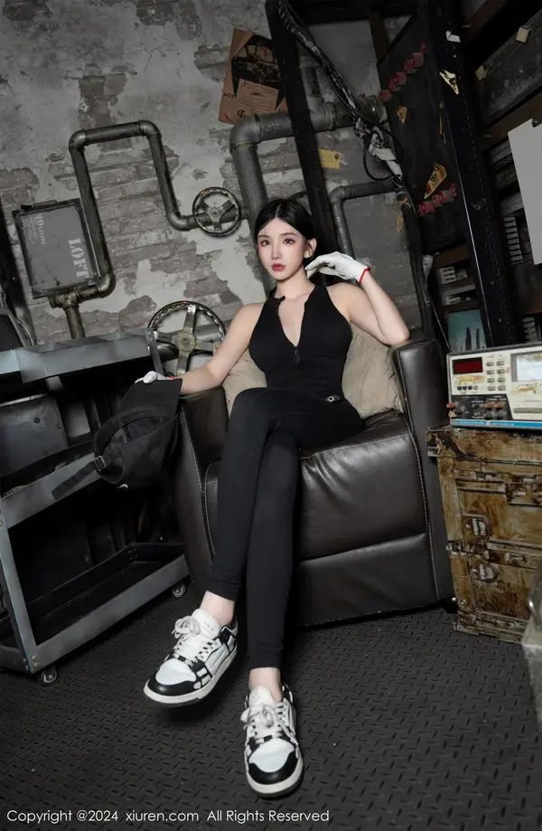 Vol. 08027 周于希Sally(100P)