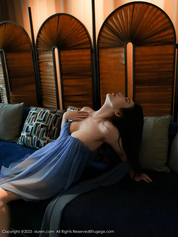 Vol. 10988 烧烧小桃(53P)